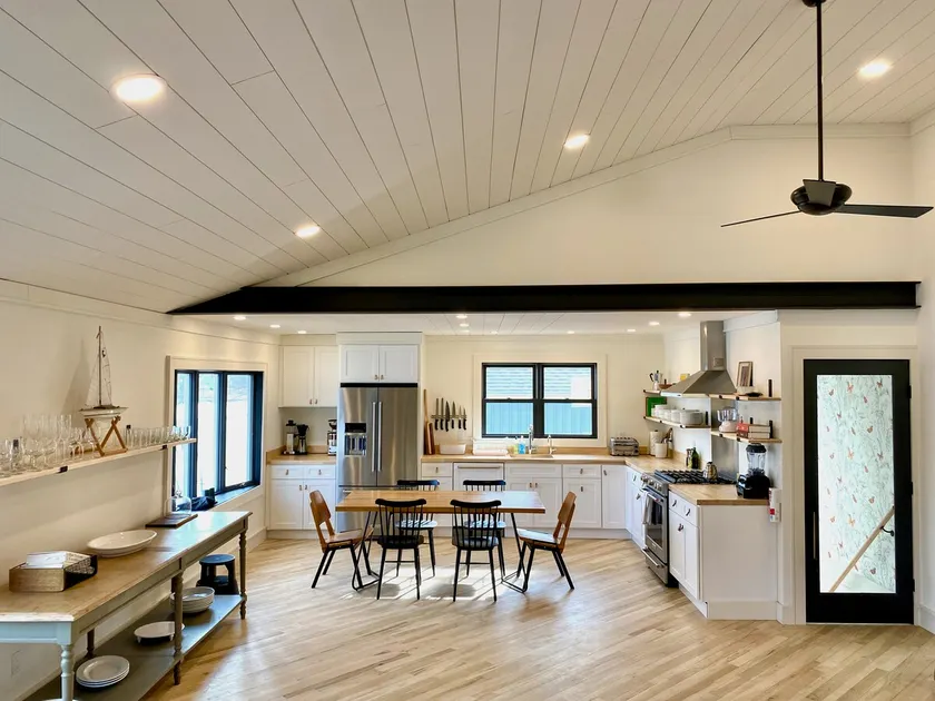 Lakefront Retreat on Robinson Pond - Stunning Sunrise - Image 1