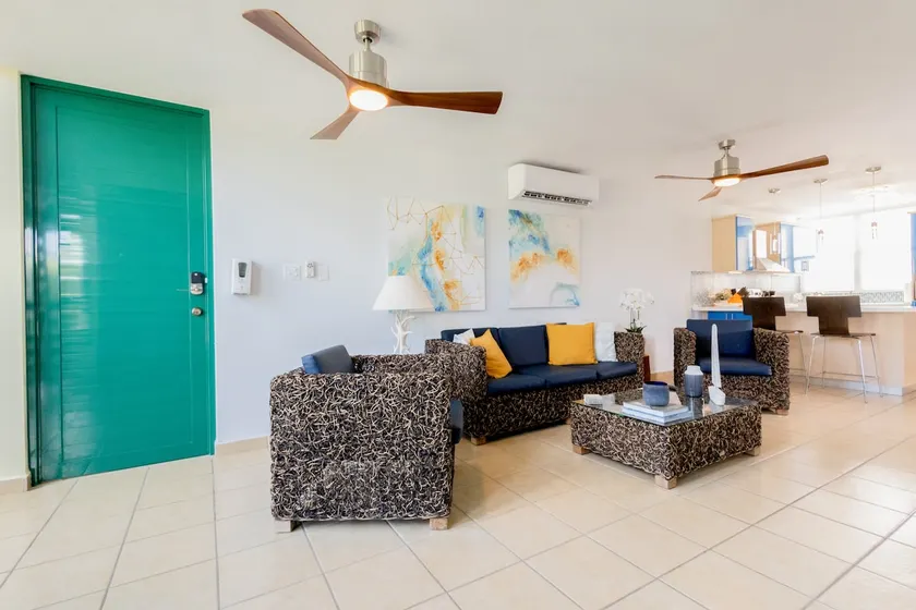 Spacious 3-Bedroom Penthouse, Resort Style Retreat - Image 1