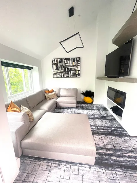 Modern & Unique Pearl street condo - Image 1