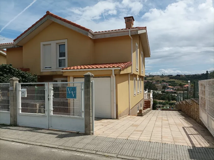 La Cariñosa - Image 1