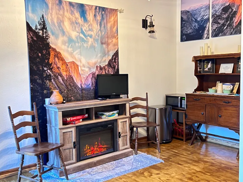 Yosemite Sunset Suite, Private, Close to Yosemite - Image 1