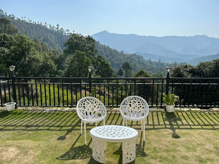 Cosy Sunkissed Cottage with Views| Near Mukteshwar - Image 1