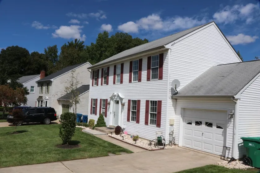 Spacious 4-bedroom house with a private pool. - Image 1