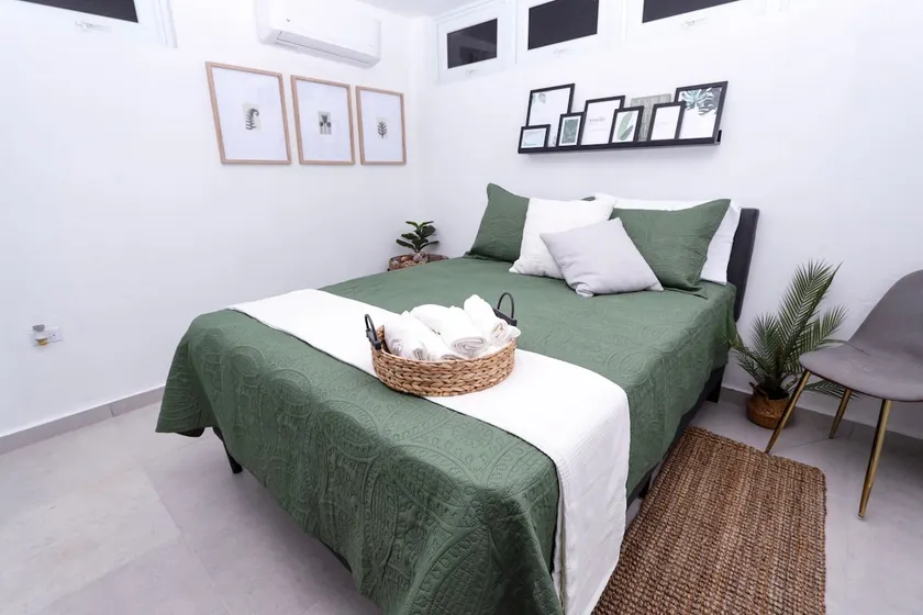 THE ESCAPE - Modern 1 BR apt with jacuzzi room - Image 1