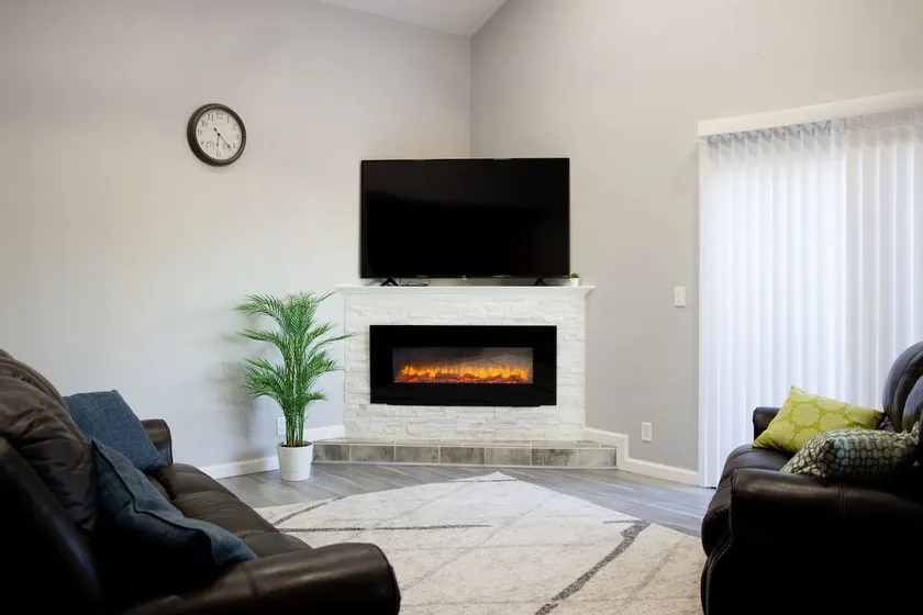 Modern duplex in safe and quiet neighborhood - Image 1