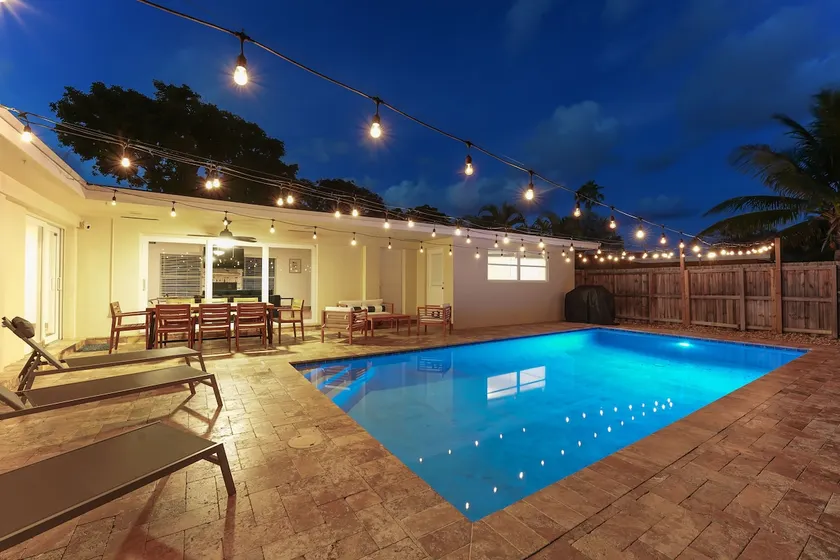 3BR Heated Pool Game Room Great Location - Image 1