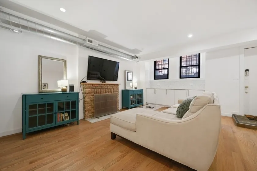 Rare 1BR Lincoln Park Apt, close to everything! - Image 1