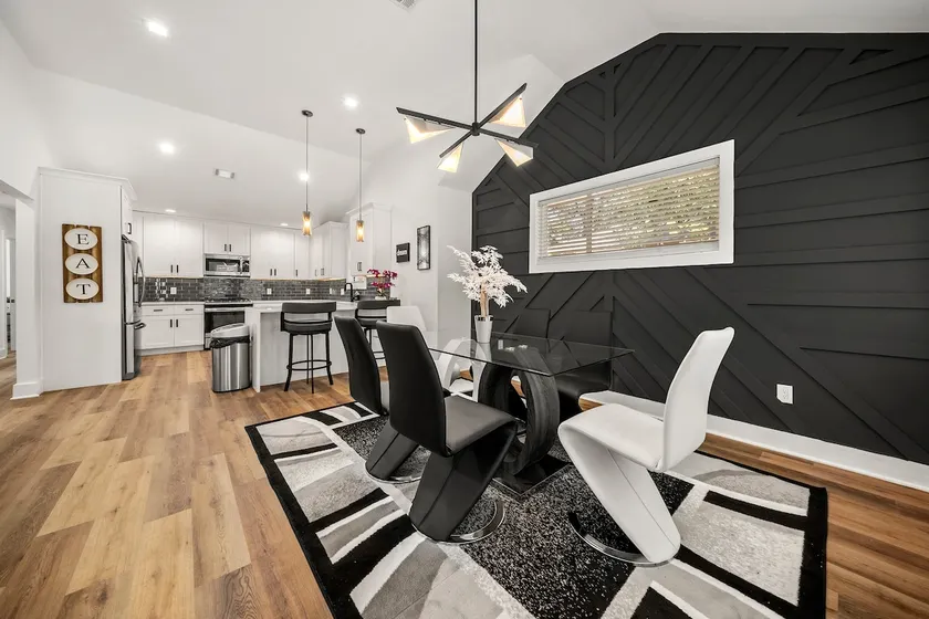 Spacious -4 bedroom with private basement suite’ - Image 1