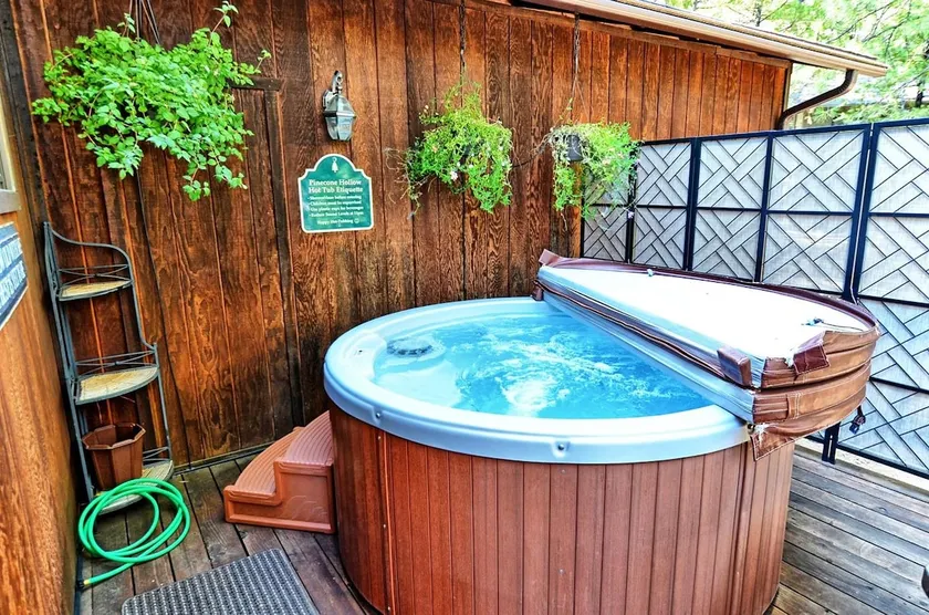 *Pinecone Hollow*Hot Tub & Game Room, Families - Image 1