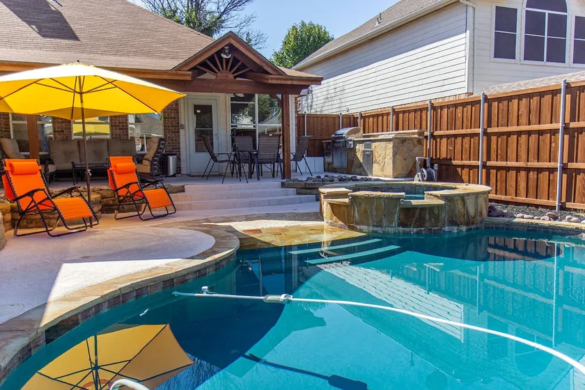 Fancy home in Frisco-Heated spa &pool BBQ Gameroom close to DFW sleep 10-14 - Image 1