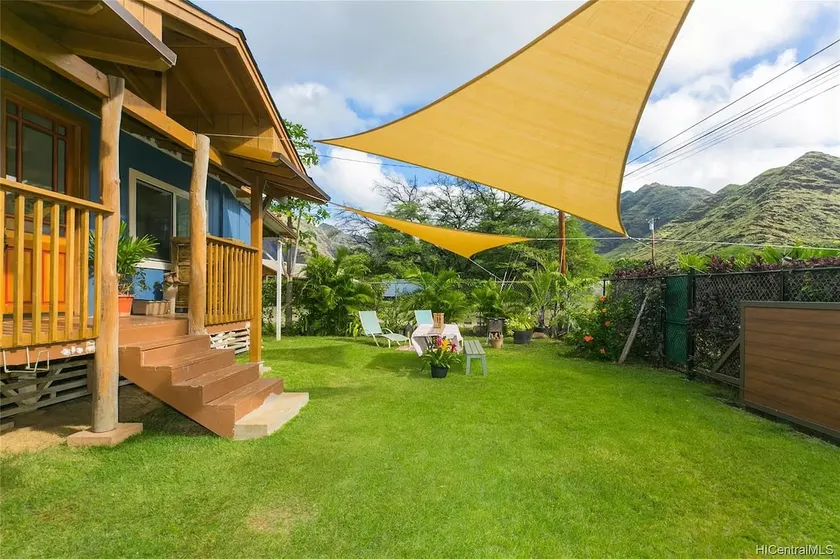 Country 3-bedroom cottage 581 feet from the beach - Image 1