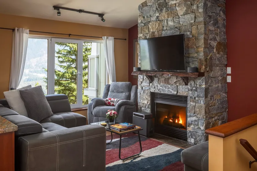 Casa LoDel - 3-bdr Luxury Lake View Shuswap Villa - Image 1