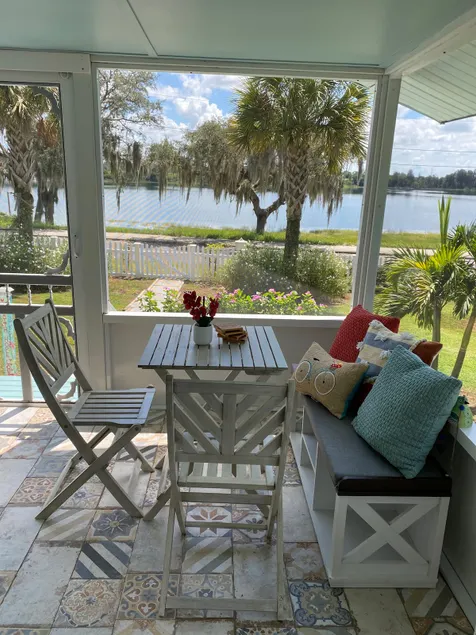 Charming 1935 Florida Cottage overlooking Lake Tulane - Image 1