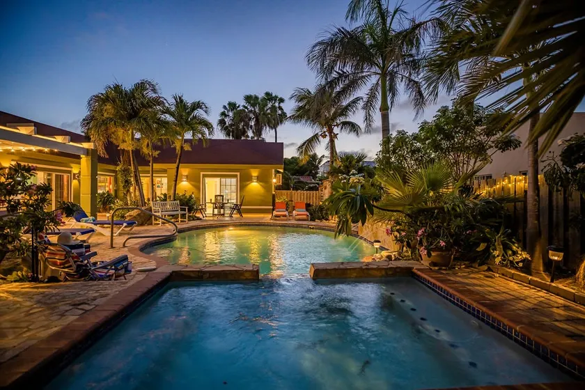Spacious 5BR Home w/ Amazing Garden & PrivatePool - Image 1