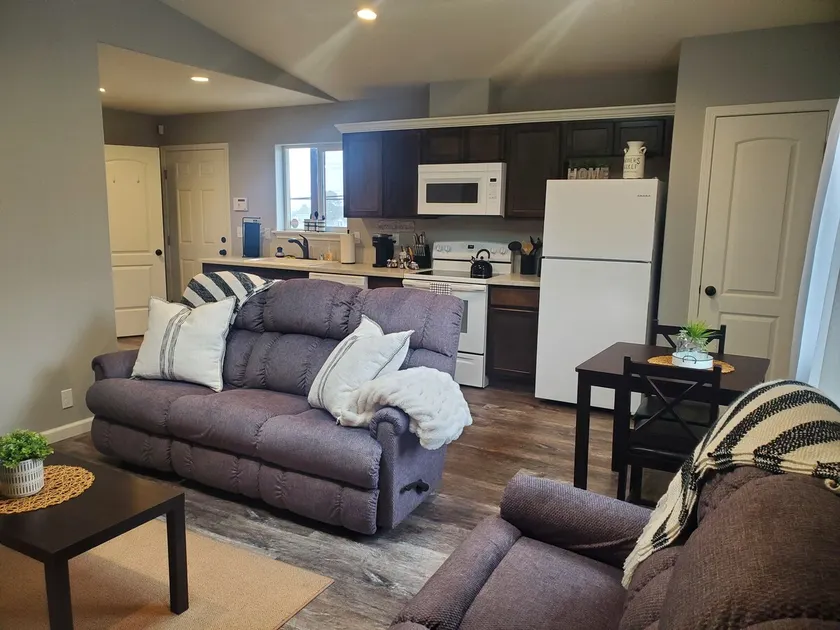 BE OUR GUEST! Cozy 1bed 1ba house with garage - Image 1