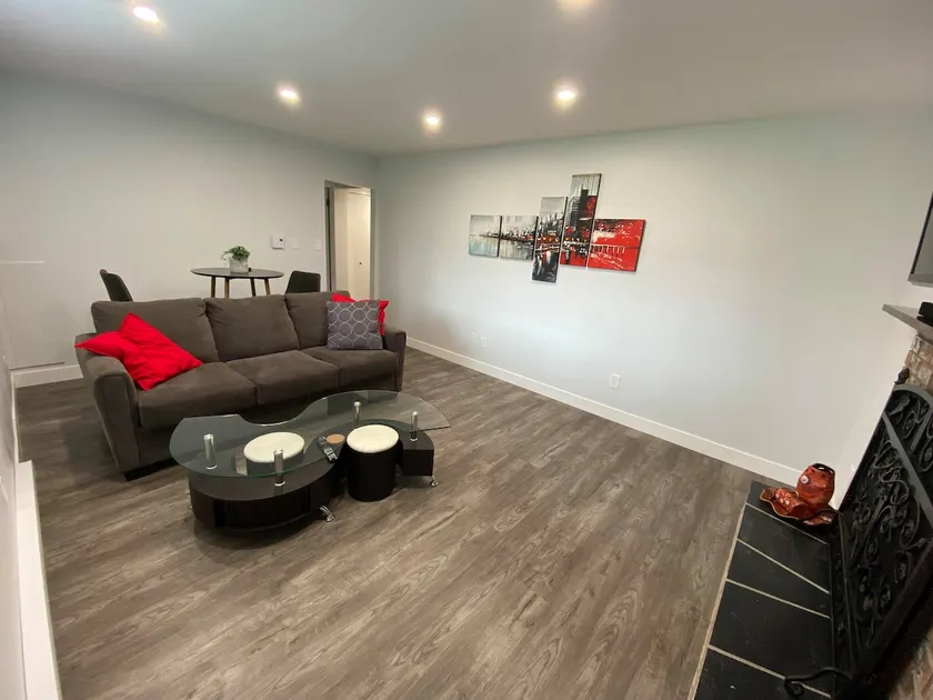 Brand new, modern suite in the centre of town! - Image 1