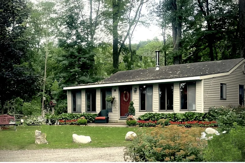 Lakefront Cottage w/Boat & Bunkhouse in Woods - Image 1