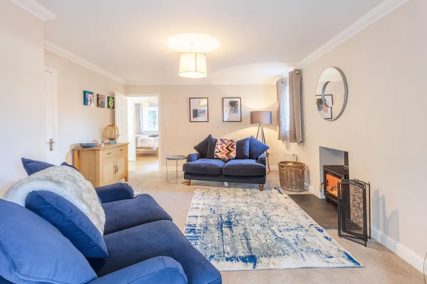 Unique, modern 2 bedroom detached home - Image 1