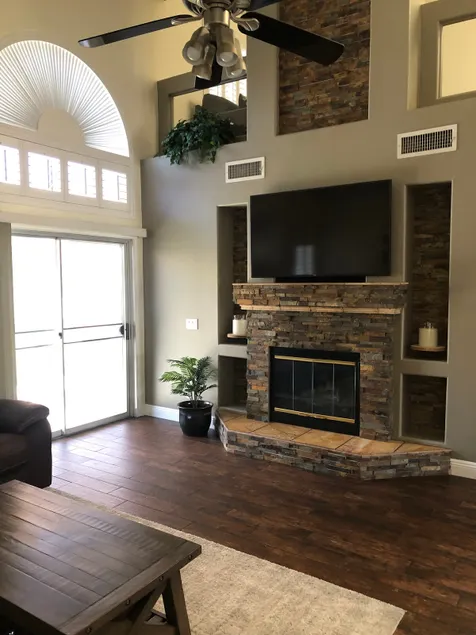 Large modern 2 story house with first floor master suite. - Image 1
