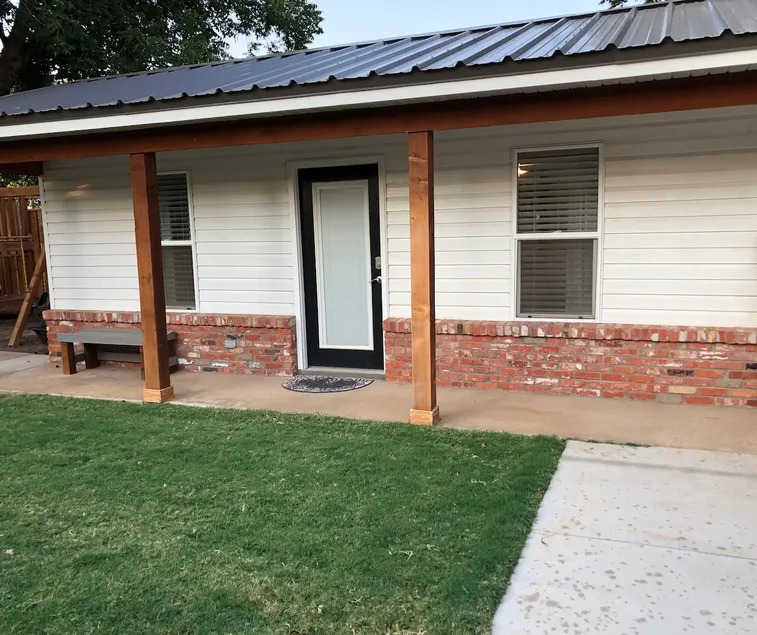 The Backyard Bunky-Comfy & clean without the fee! - Image 1