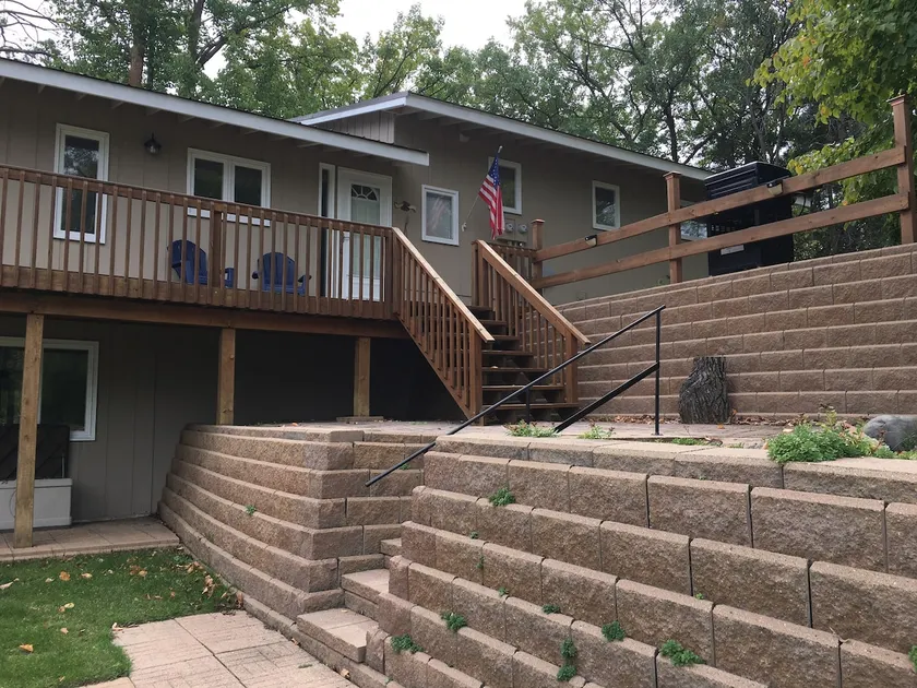 Roomy 3 bedroom cabin with fireplace on the river - Image 1