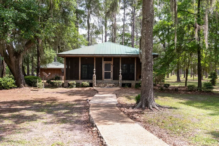 Monroe Gaines Cabin at Resora - Image 1