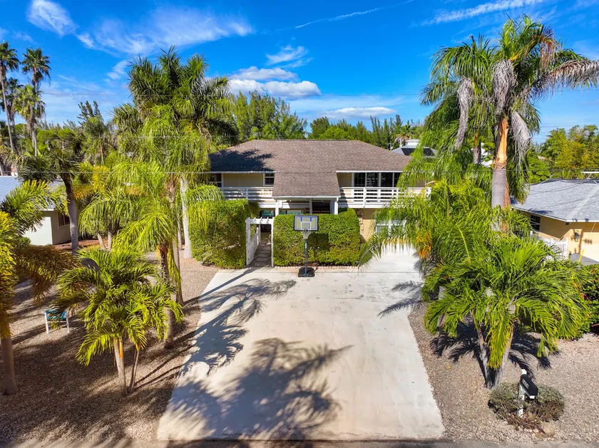 Seaside Villa Destin - Single home with privat pool in the heart of Pine island - Image 1