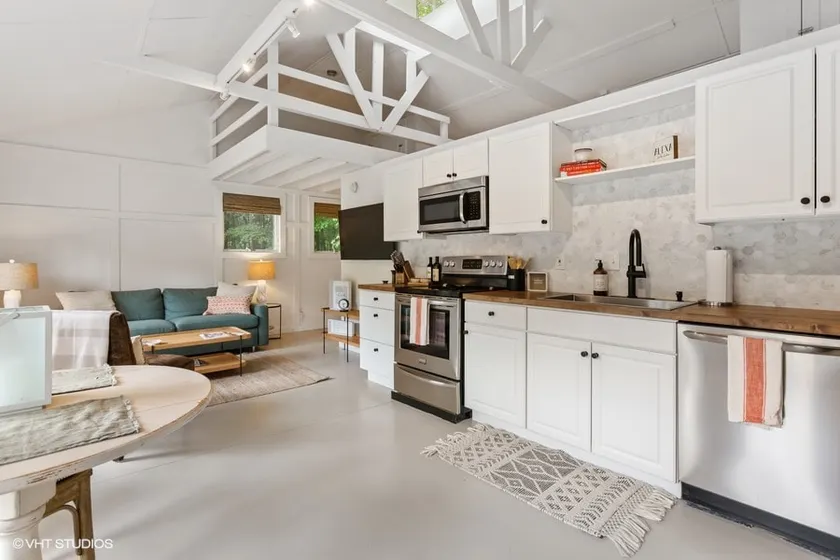 Couples alert! PVT beach access, hot tub, firepit! - Image 1