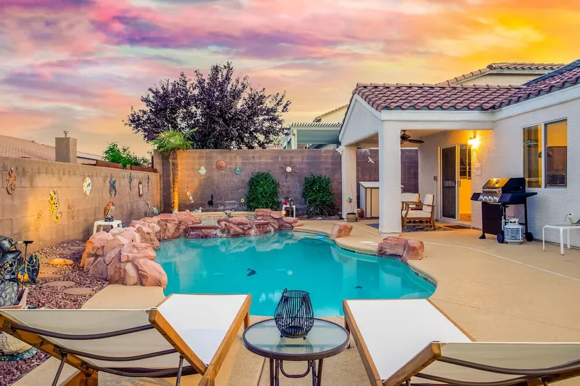 Royal Skyline -Spacious & Modern 3BR w Pool - Image 1