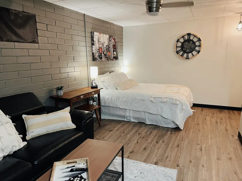 Cozy urban styled studio in the heart of Deland. - Image 1