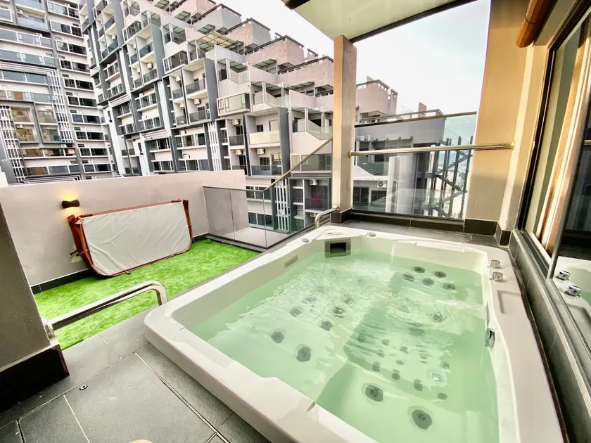 B2102 {Cozy}PrivateDipPool Sky Villa@Family Suites - Image 1