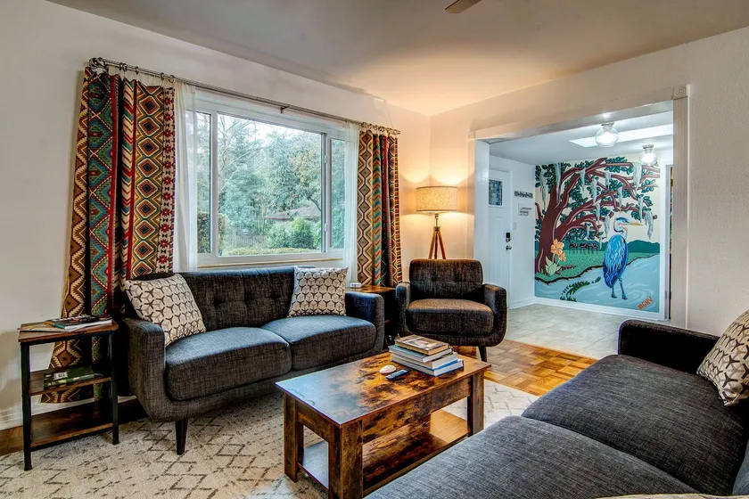 Gator Gameday Base | Sleeps 8 | Walk to Downtown - Image 1