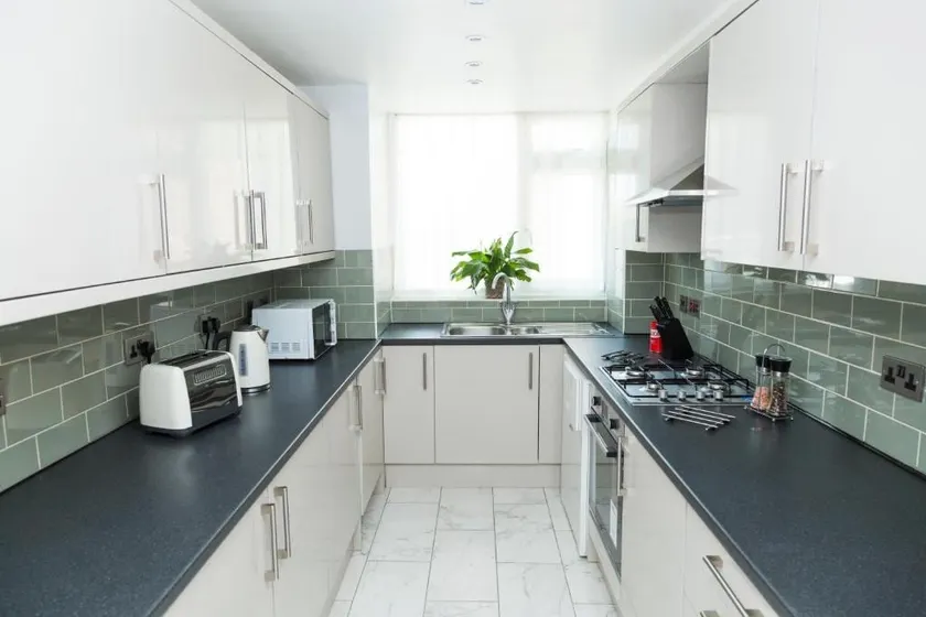 Blueville House, Bluewater, 4 Bedroom Houses, Greenhithe, Dartford, Kent-Hosted by Castile Accommodations Ltd - Image 1