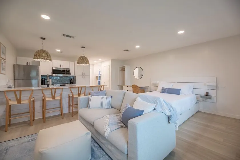 Modern Seagrove studio steps from the beach - Image 1