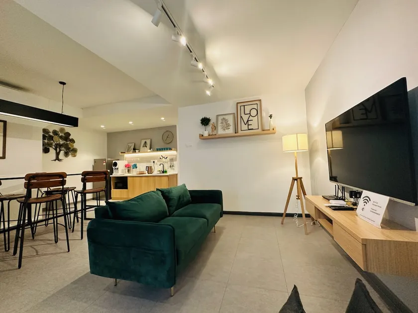 KonZept House 1.3 km walk Jonker@Heritage/12pax/4br - Image 1