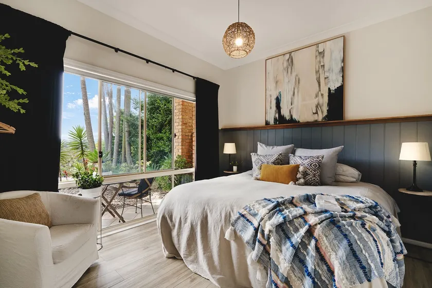 Beach 5 Mins • Stylish Dog-Friendly Holiday House - Image 1