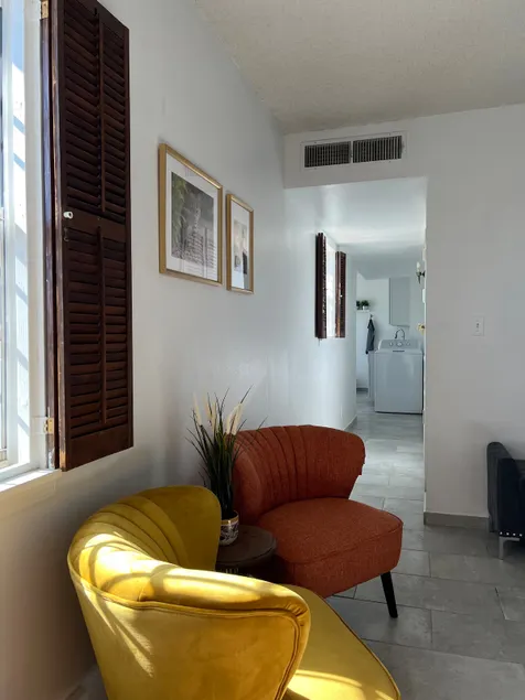 Cozy 1 bedroom house with excellent location - Image 1