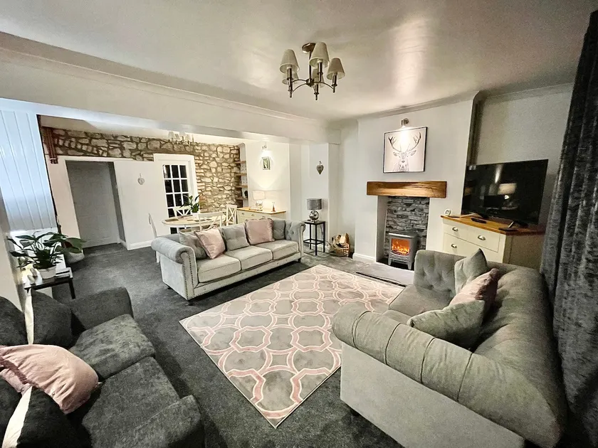 A Superb Size Cottage By The Canal - Image 1