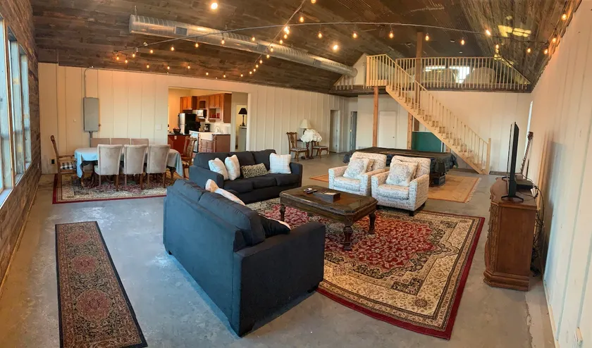 Country Living in the City:  Sunset Meadows - Image 1