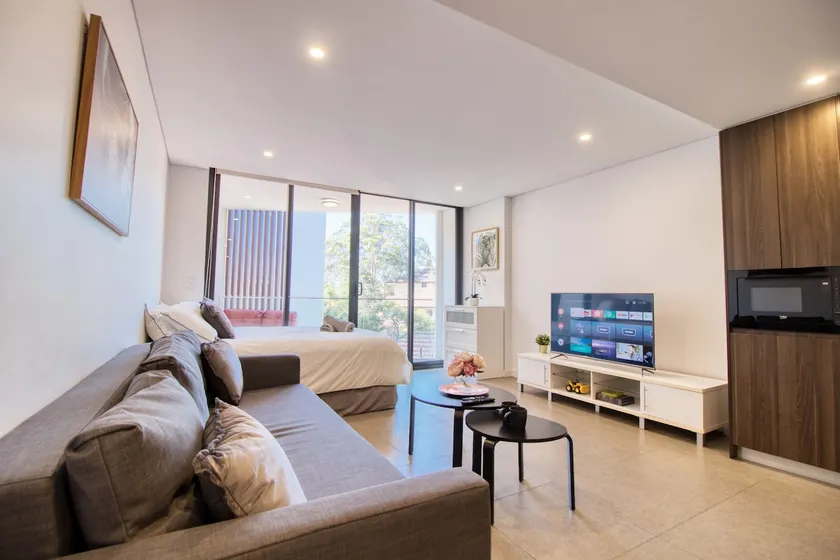 Superb 2-Brs Apt near CBD & Free Parking ! - Image 1