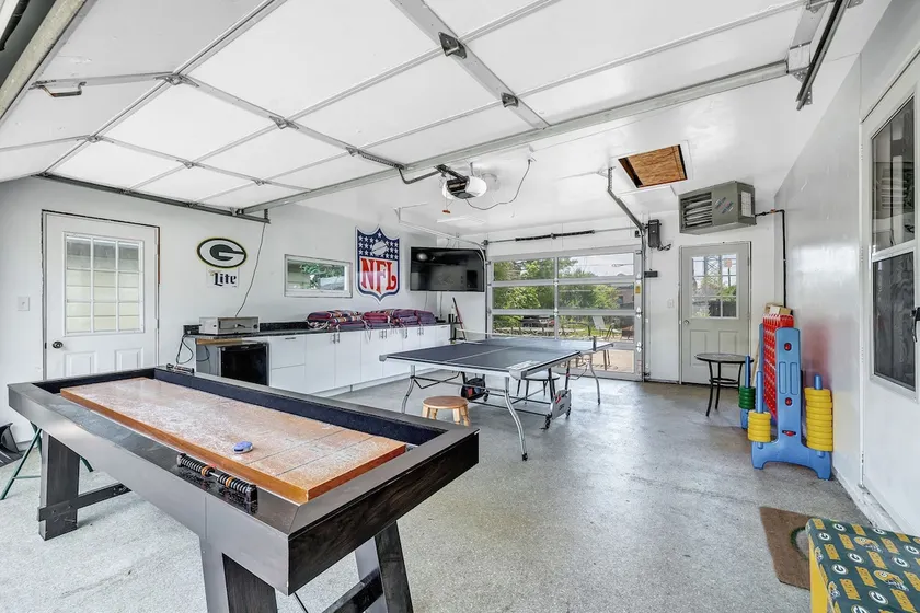 Shadow Lane Tailgate House - Newly Remodeled - Image 1