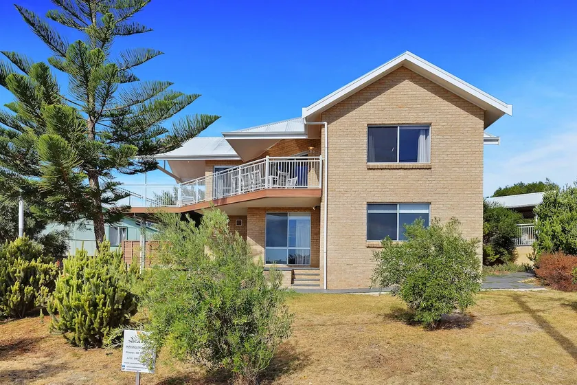 Shorelands - Stylish Beach-side Haven, Steps from the Beach and Surf in Gracetown - Image 1
