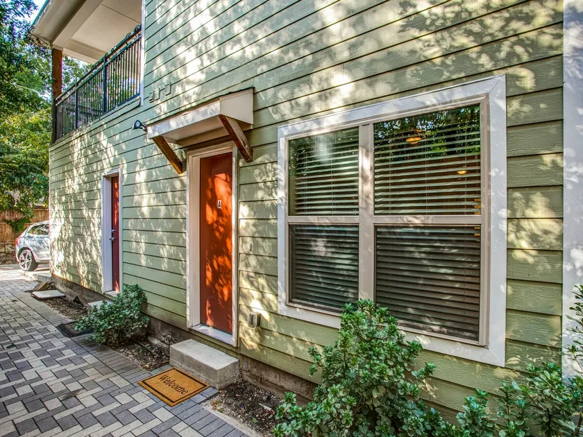 Cozy Queen Suite in Oak Lawn - Image 1