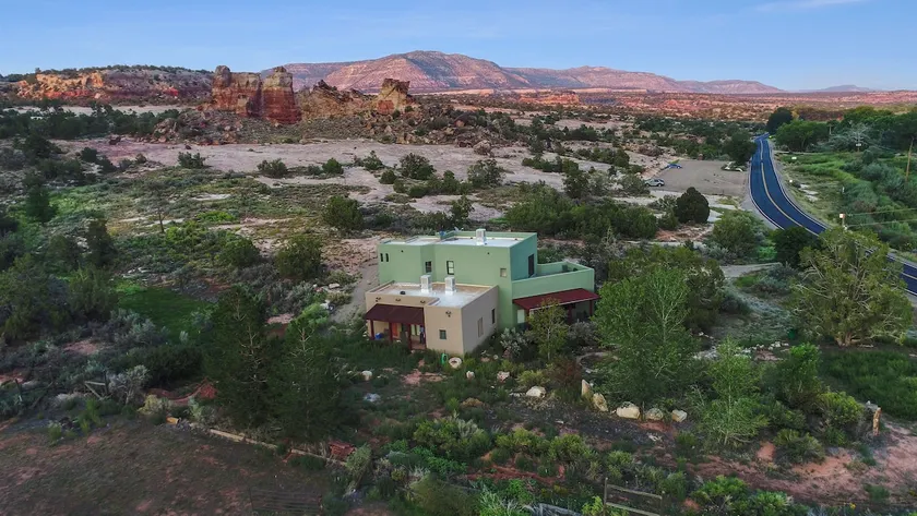 3 Wrens Rest - A Remote Canyon Getaway - Image 1
