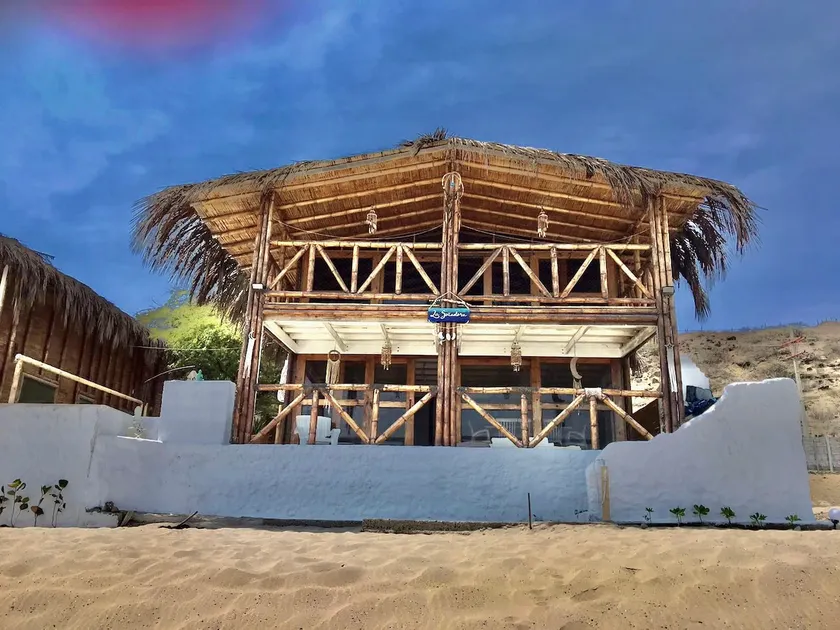 La Soñadora oceanfront house with pool - Image 1