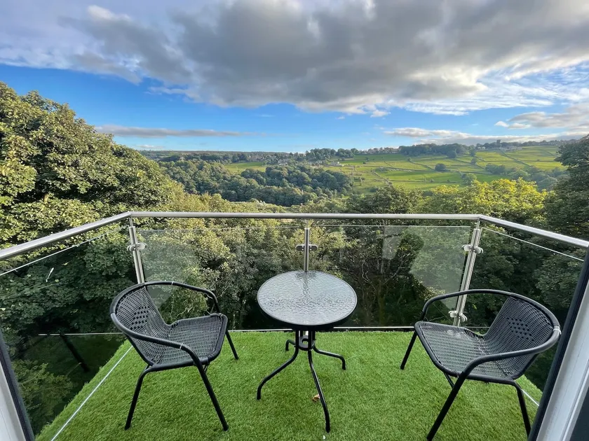 Luxury Suite - Balcony Apartment Luddenden Ft - Image 1