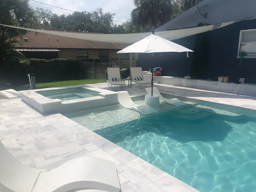 17 Stunning Near Beach Free Heated Pool and Spa - Image 1