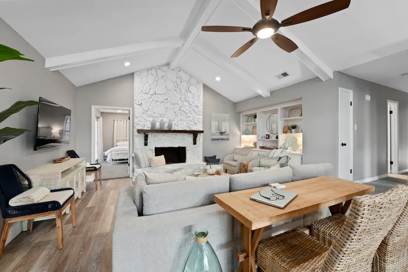 Sleeps 10 - 4 BR - Near I-10 & Mobile Bay + Porch - Image 1