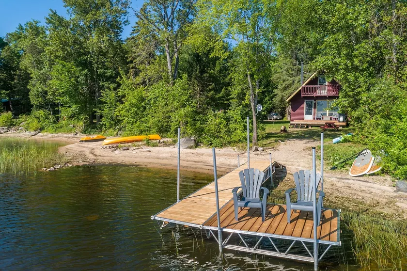 Beachfront cottage on the Ottawa River - Image 1