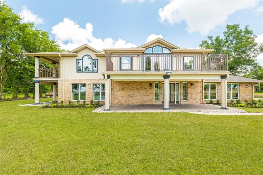 Great 5-Bedroom Bungalow sitting in 3 Acre lot - Image 1